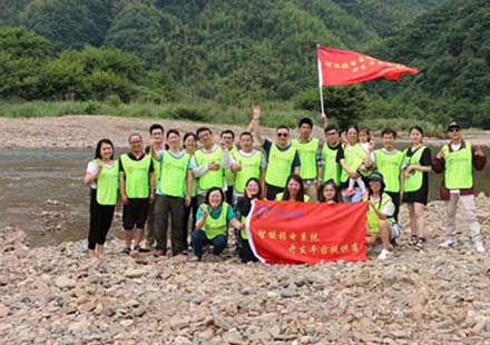 仲夏微風暖，團建進行時